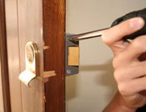 Locksmith Store Des Moines, IA 515-373-1034 - change-locks-service